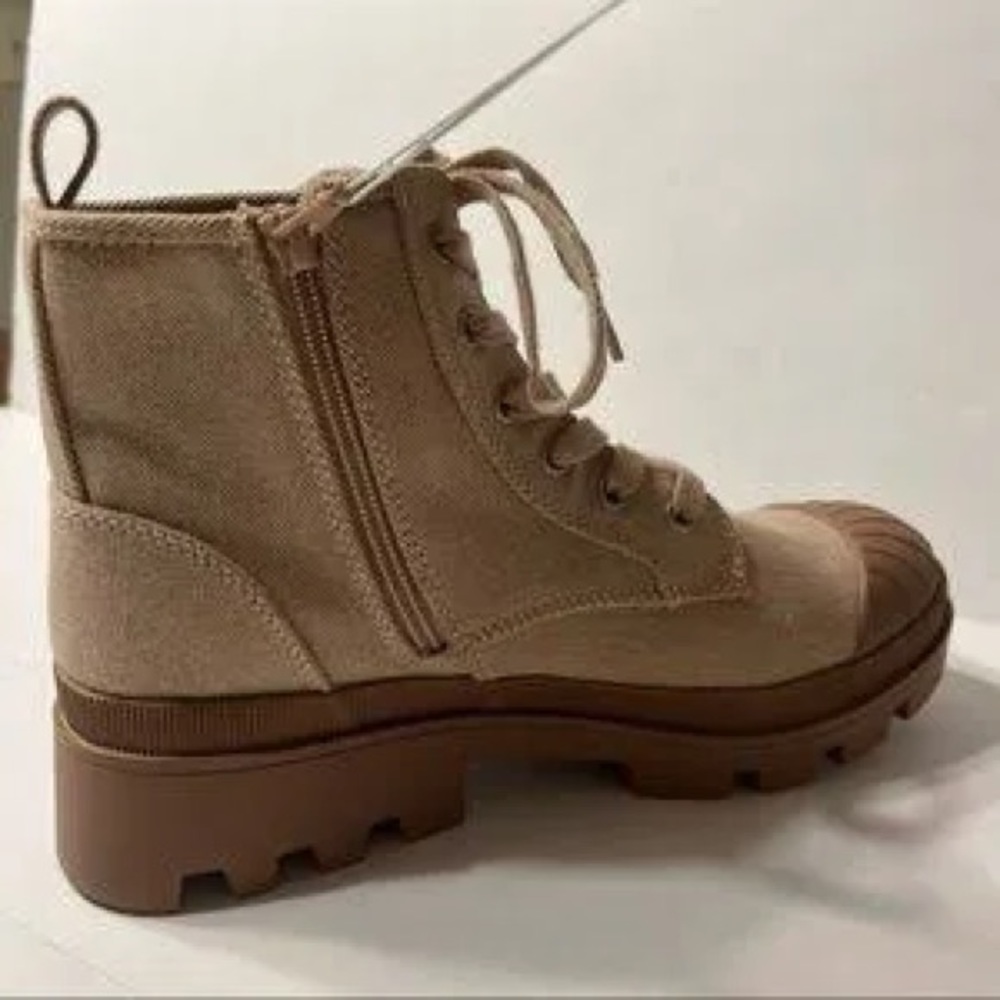 Universal Threads (TARGET) size 6 boots